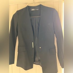 Zara black blazer. Rarely worn. Great condition.